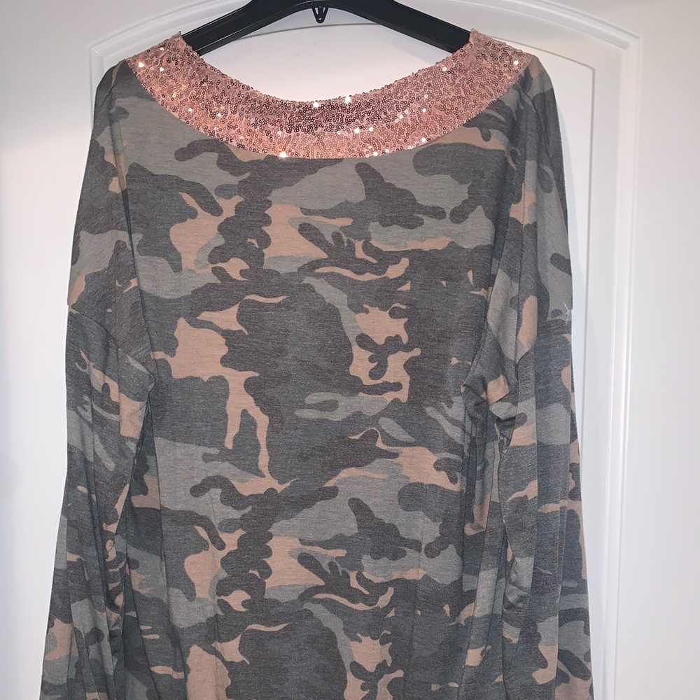Women’s top - Picture 4 of 8